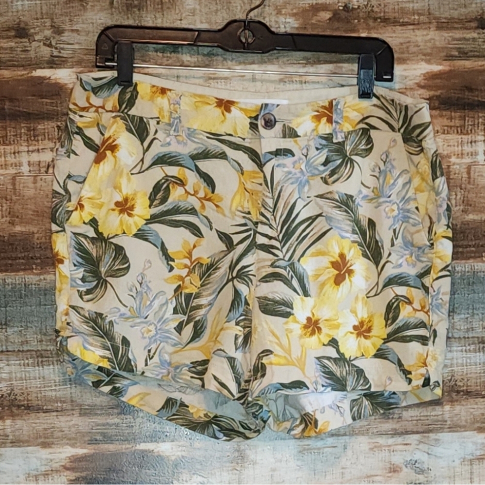 Old Navy flower cream green yellow blue mid rise shorts 12